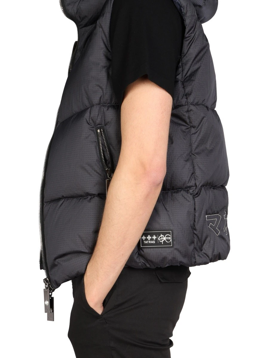HOODED VEST.webp