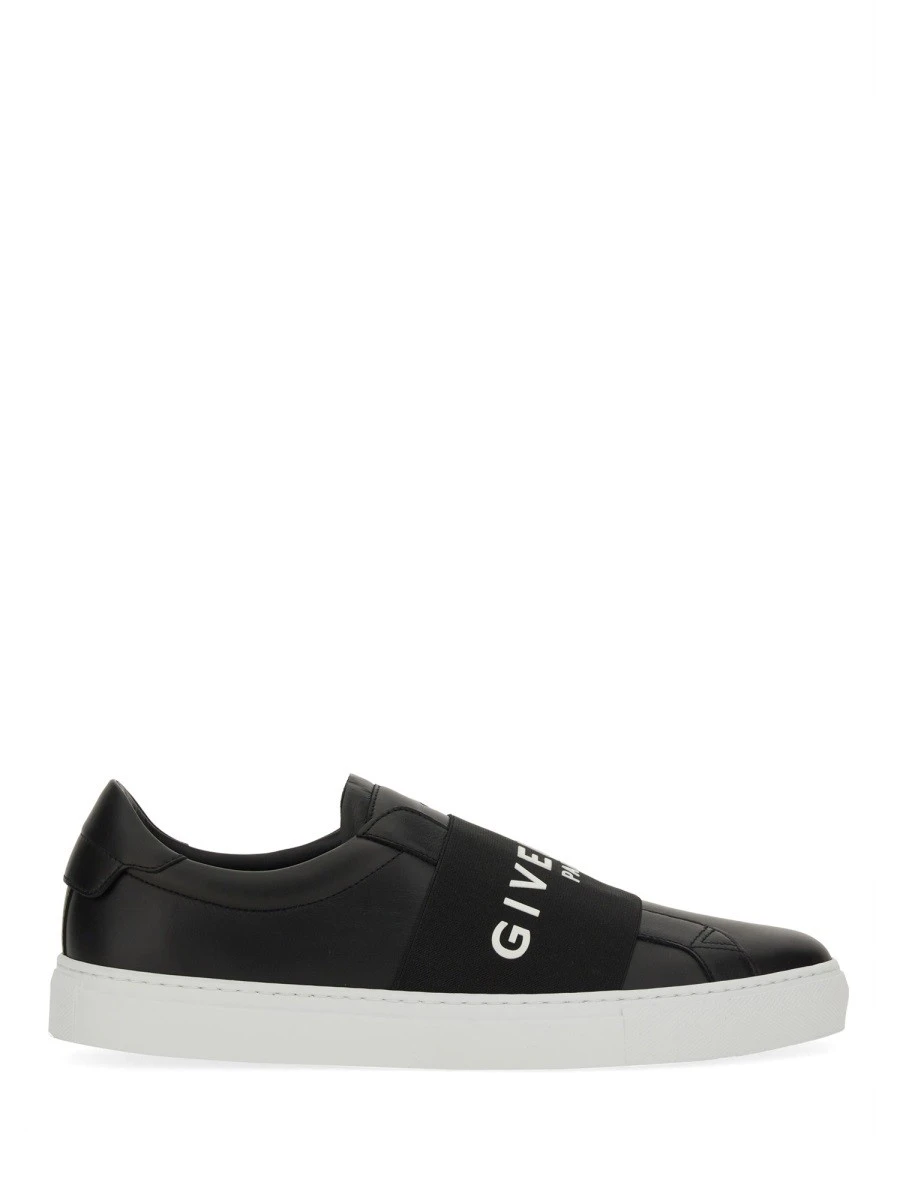 LOW TOP SNEAKER WITH LOGO.webp
