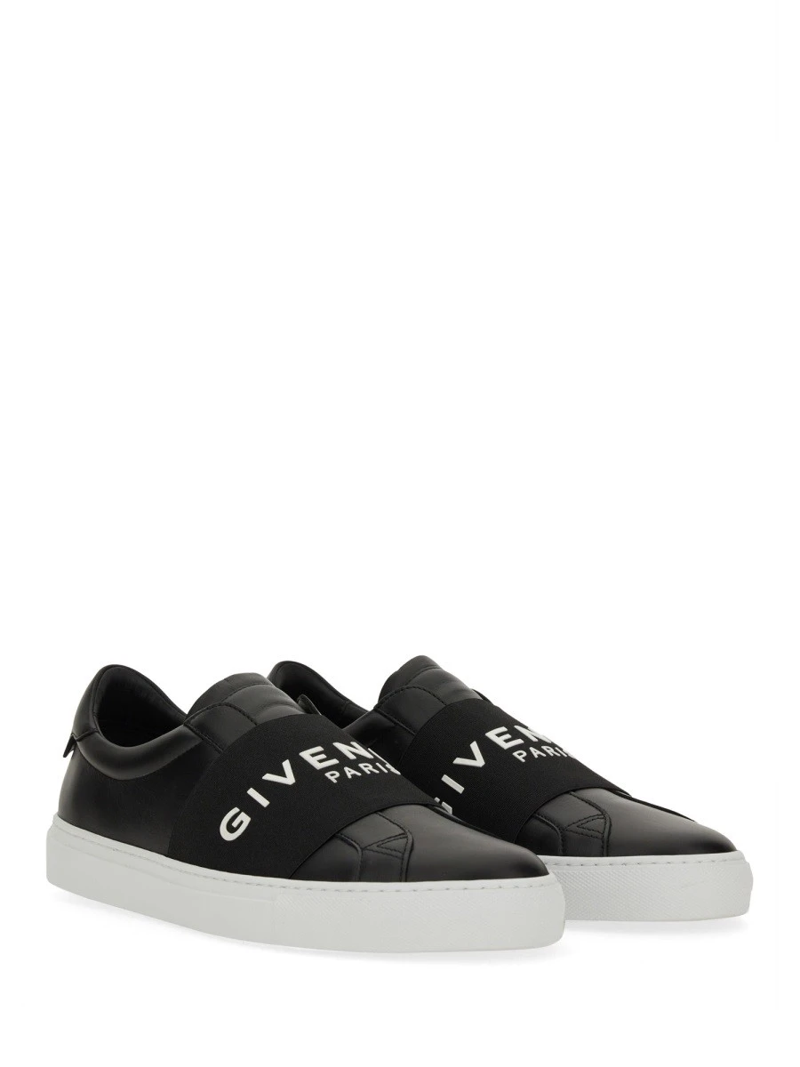 LOW TOP SNEAKER WITH LOGO.webp