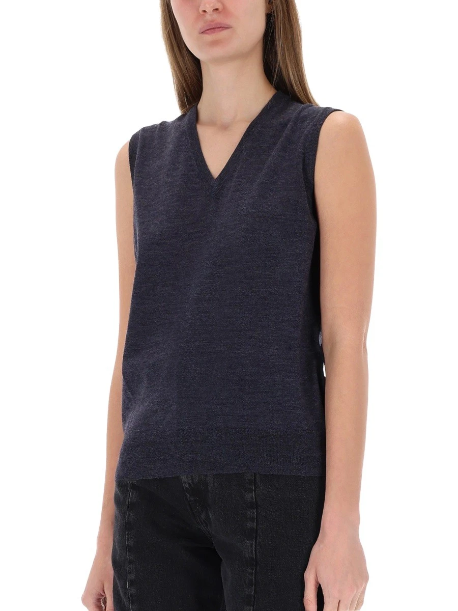 V-NECK VEST.webp