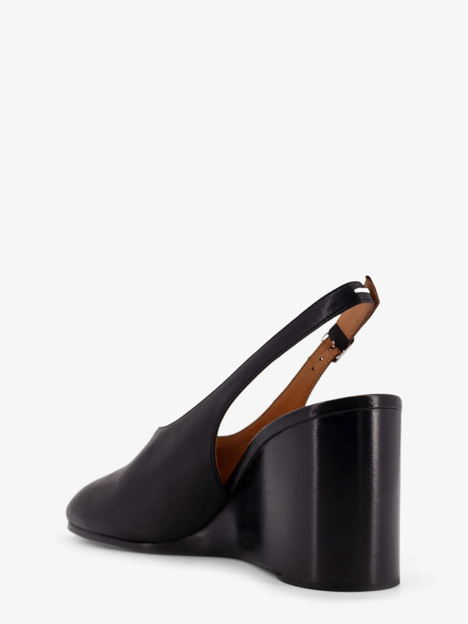 Tabi leather pumps.webp