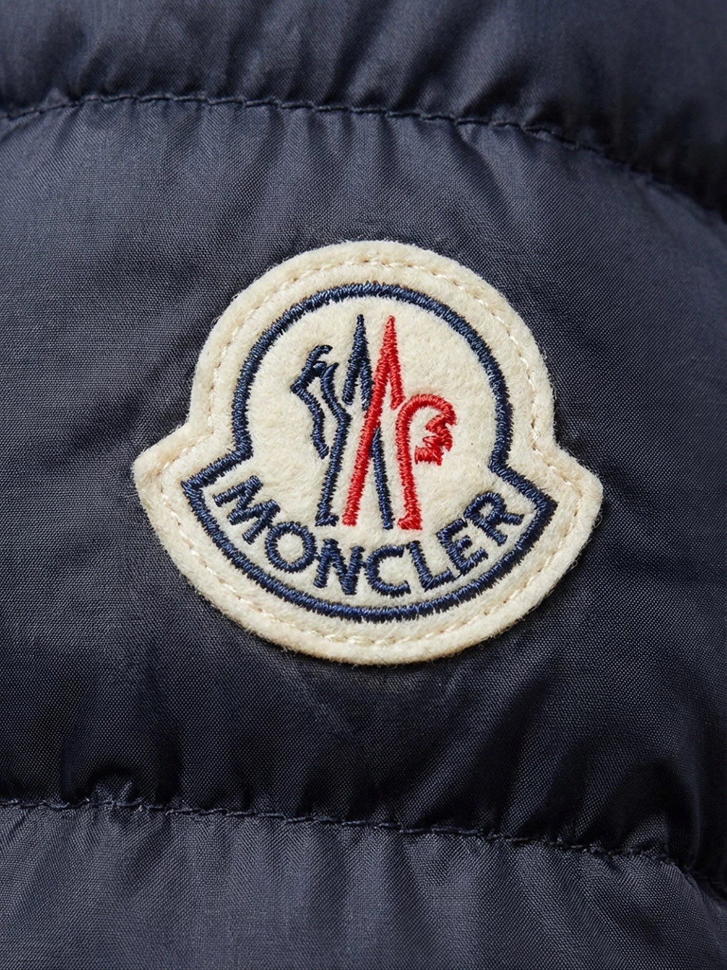 Lans down jacket with pockets on the front.webp