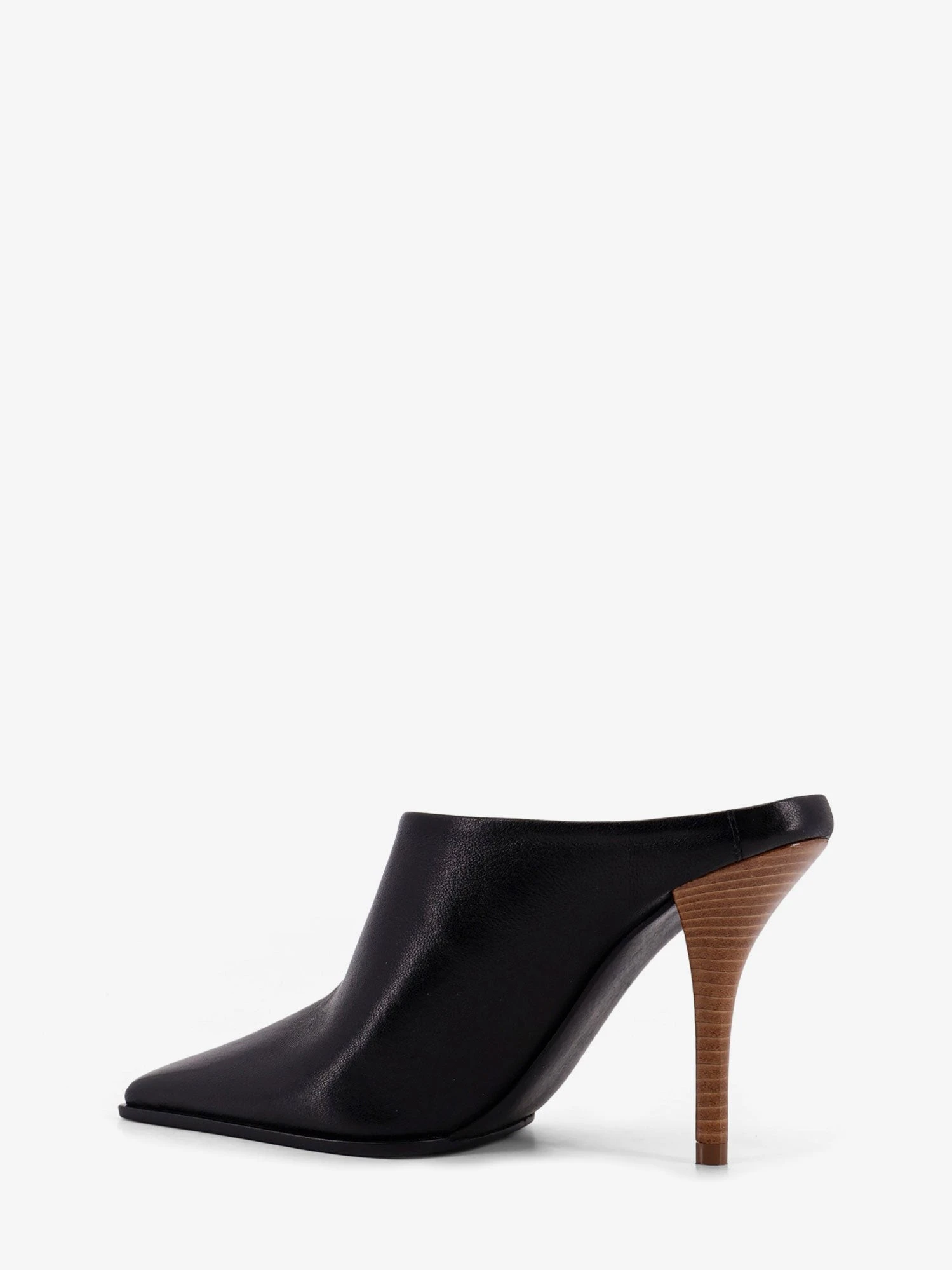 Leather sandals.webp