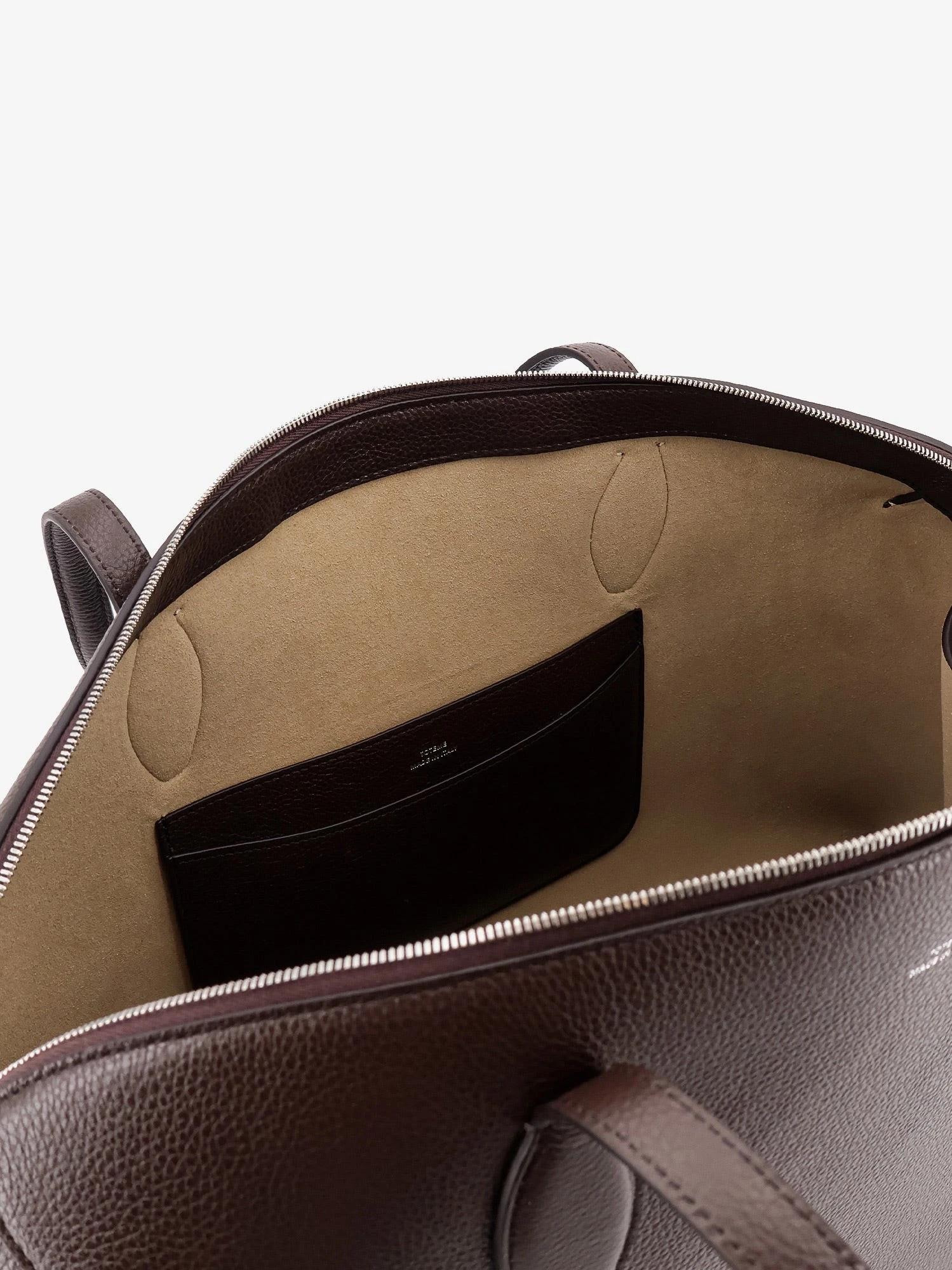 Borsa a mano in suede con logo inciso frontale.webp