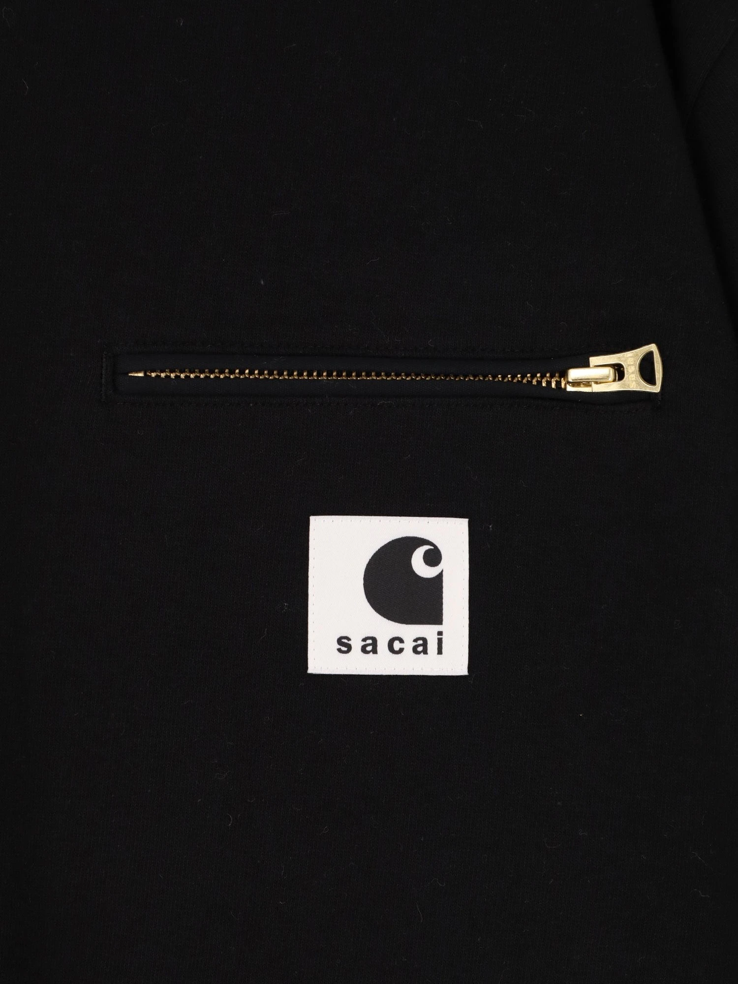 Cotton T-shirt witht logo patch on the front.webp