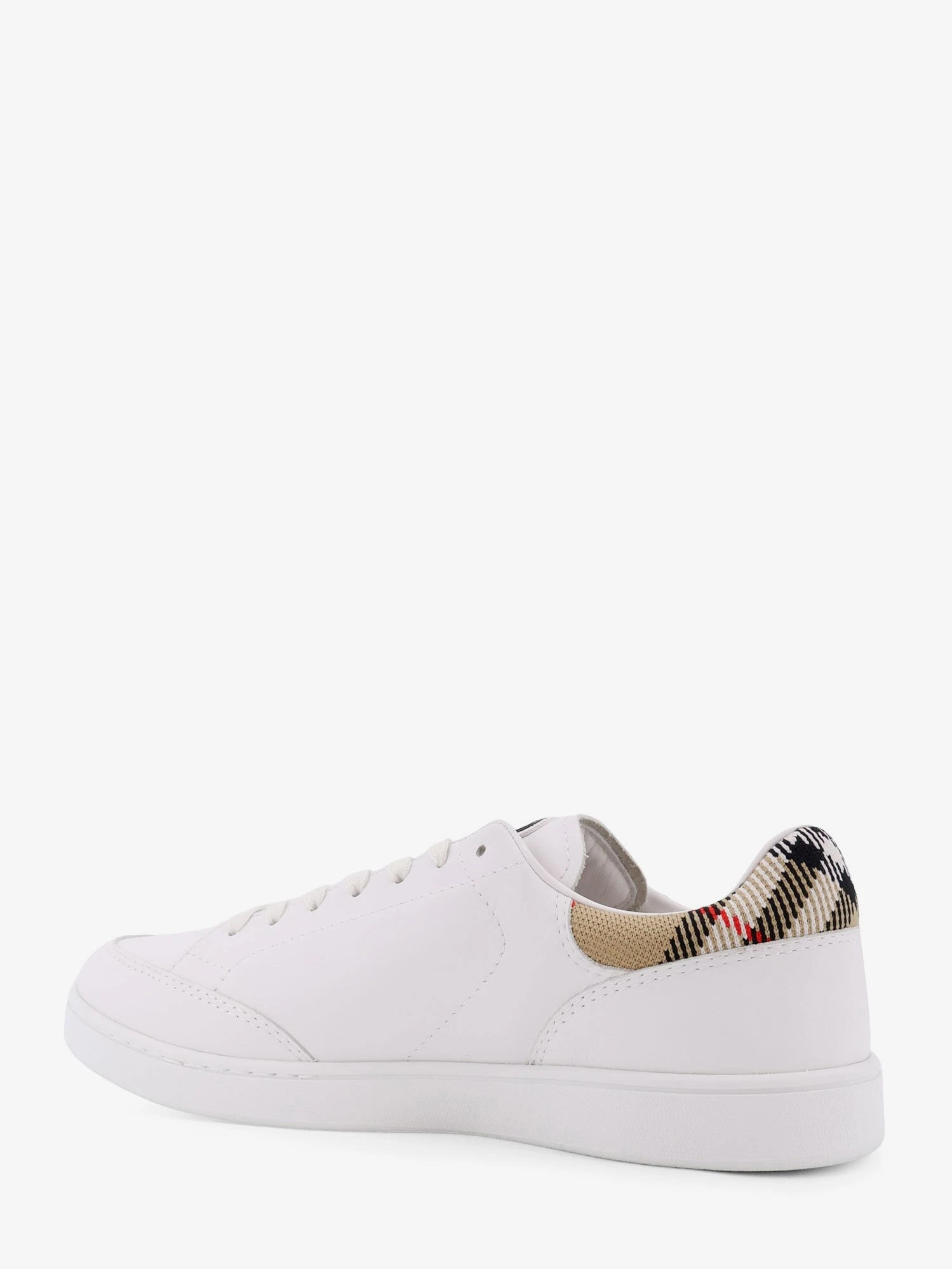 Set leather sneakers.webp