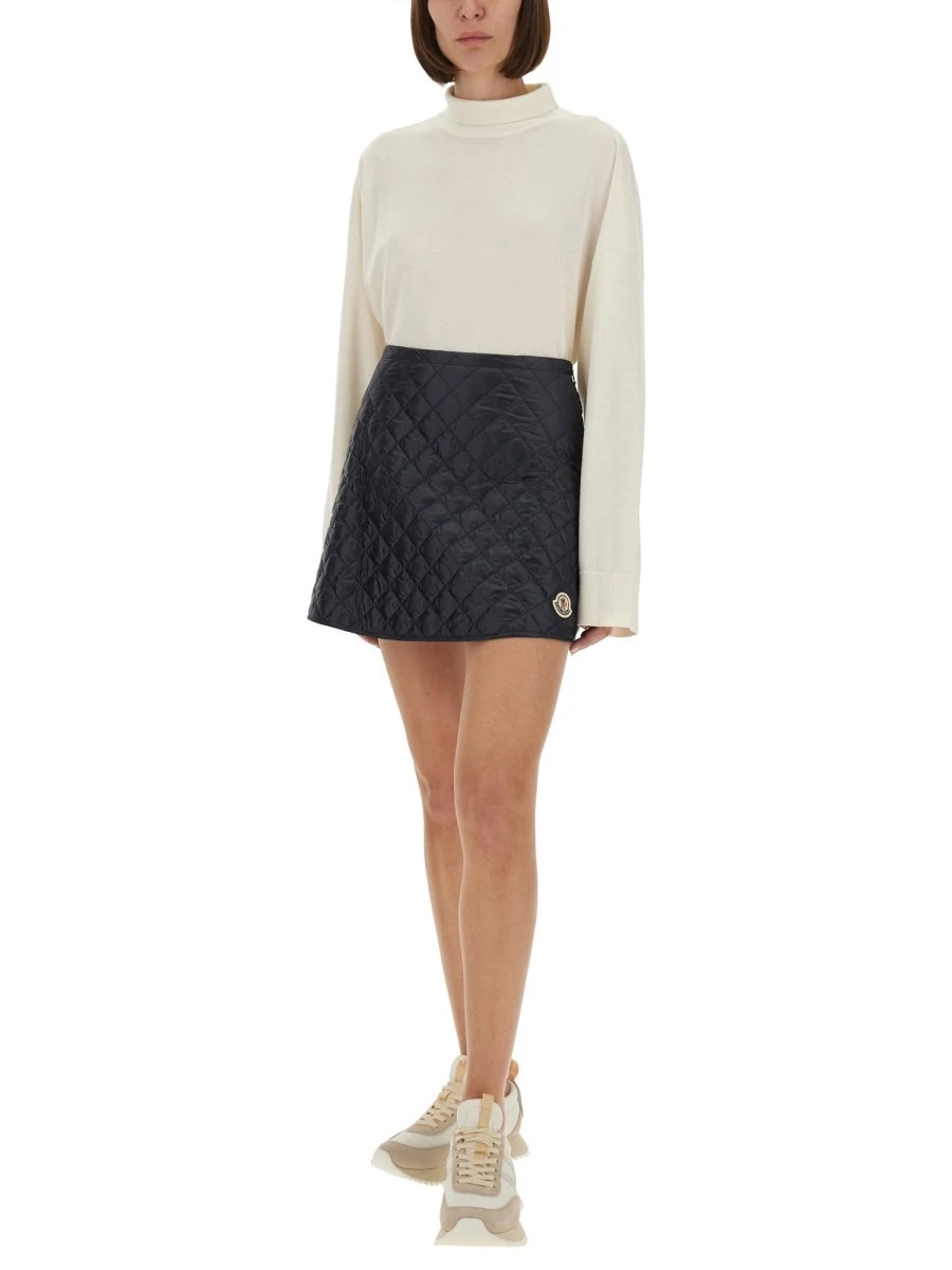 NECKLACE WITH BEADS AND SHELLS.webp