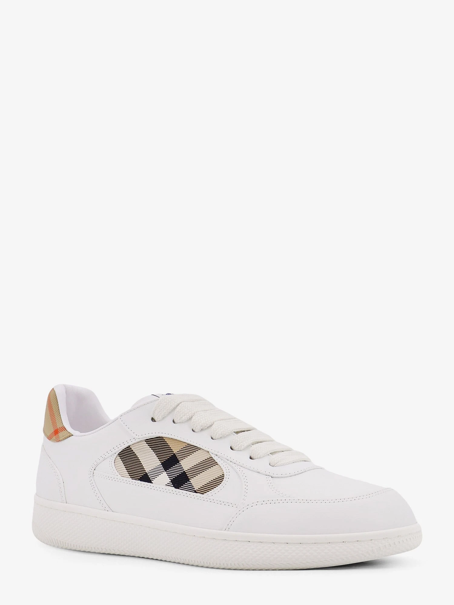 Low-top leather sneakers with check inserts.webp