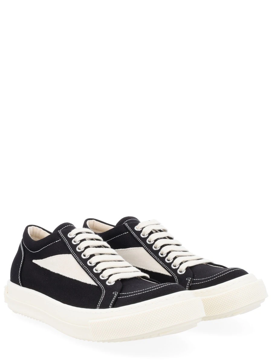 Metal choker necklace.webp