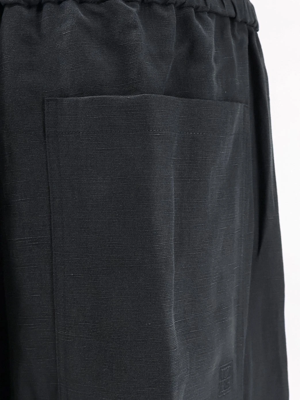 Linen and lyocell blend trousers.webp