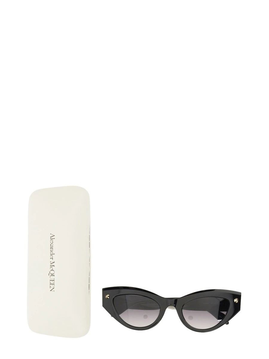 CAT-EYE SUNGLASSES SPIKE STUDS.webp