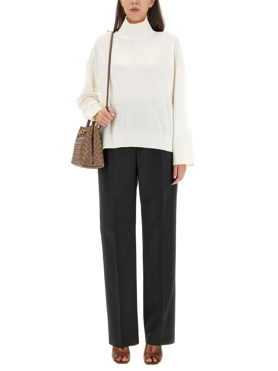 LOOSE-FITTING PANTS.webp