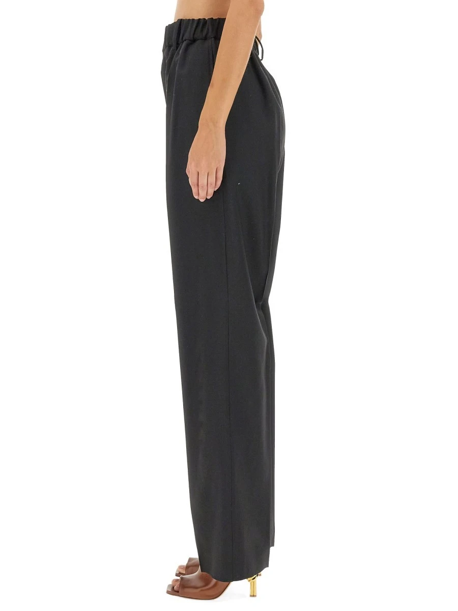 LOOSE-FITTING PANTS.webp