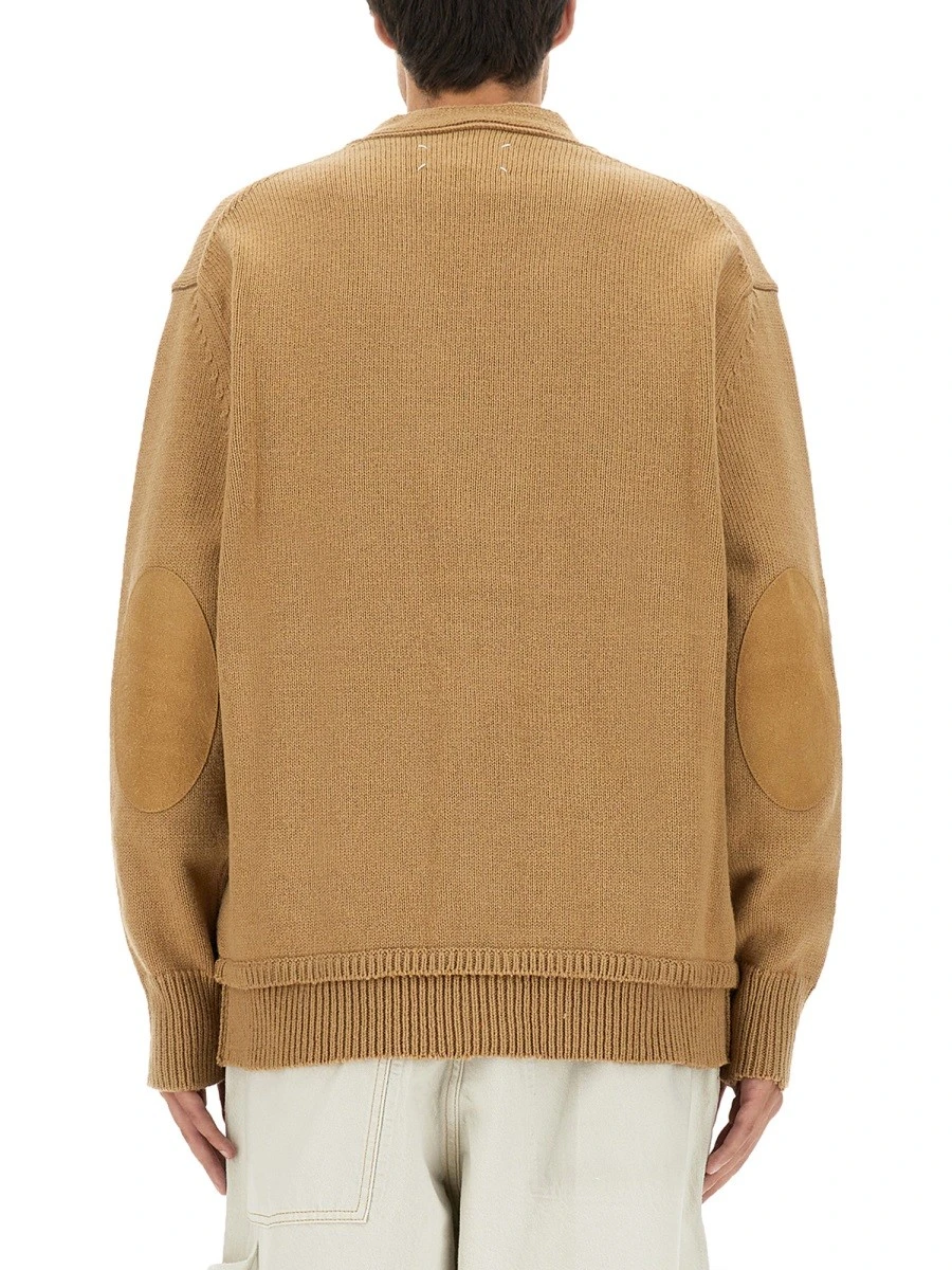 V-NECK CARDIGAN.webp