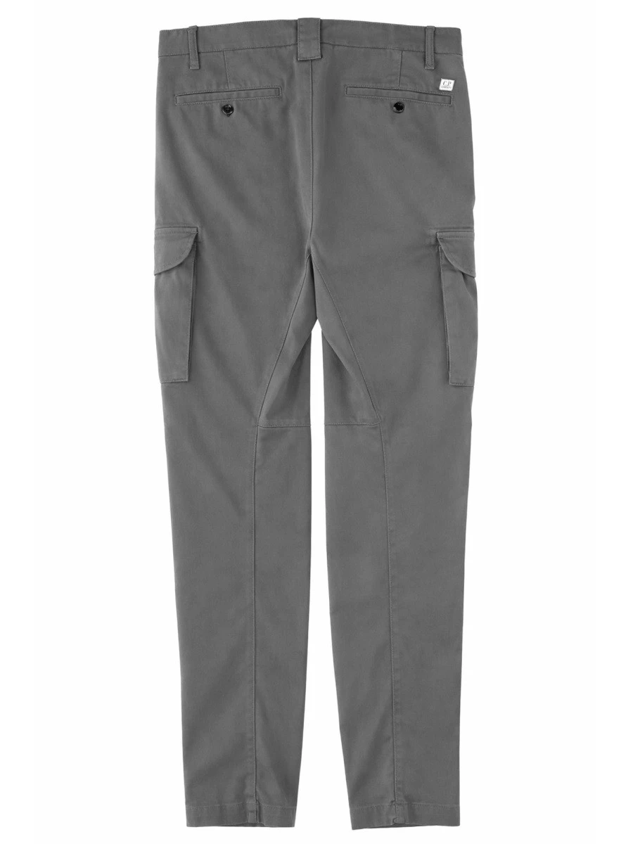 PANTALONE CARGO CON PATCH LOGO.webp