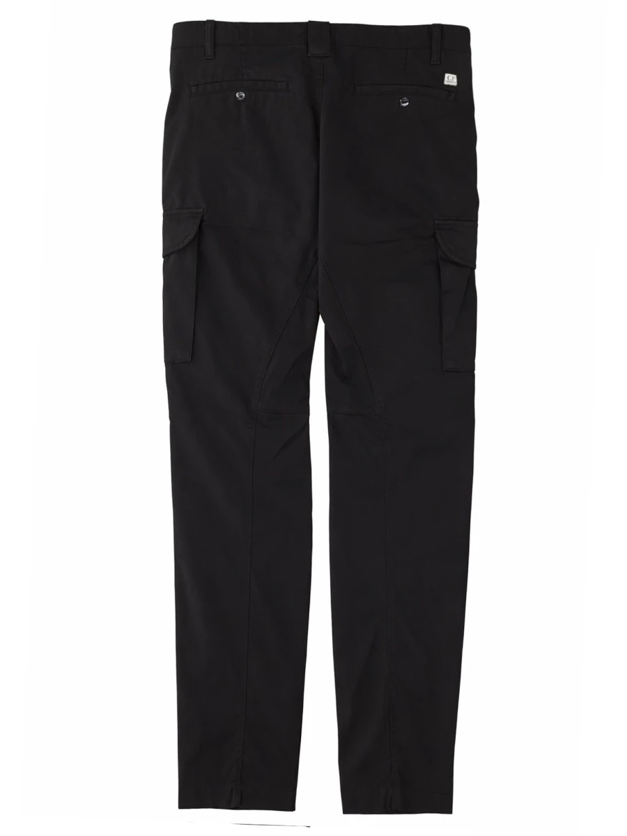 PANTALONE CARGO CON PATCH LOGO.webp