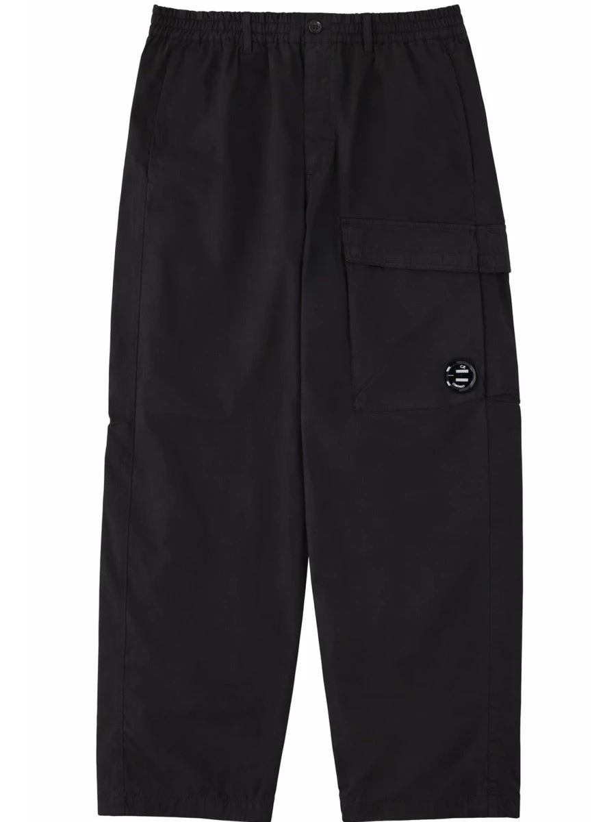 PANTALONE CARGO CON PATCH LOGO.webp