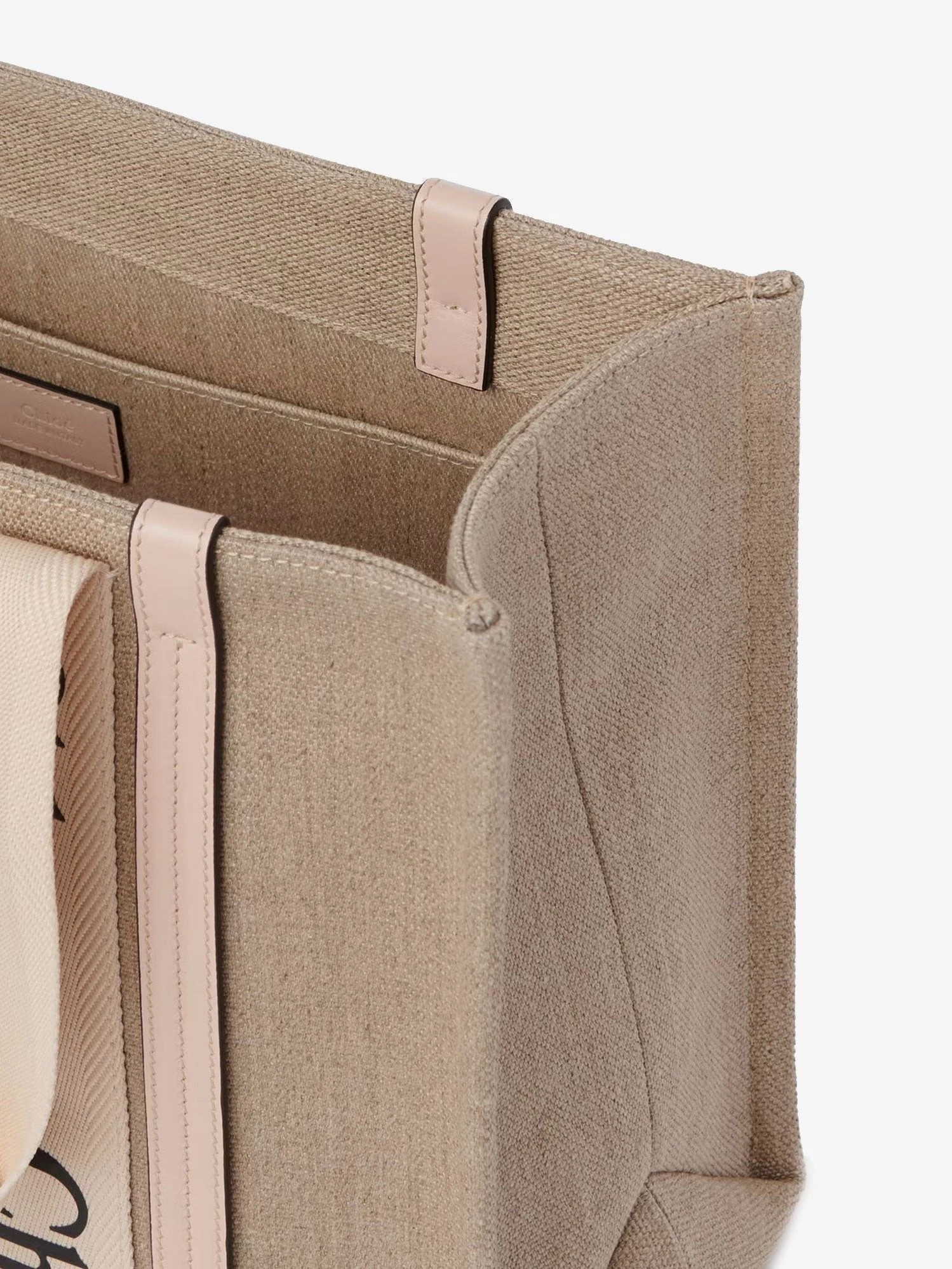 Woody linen shoulder bag with leather inserts.webp