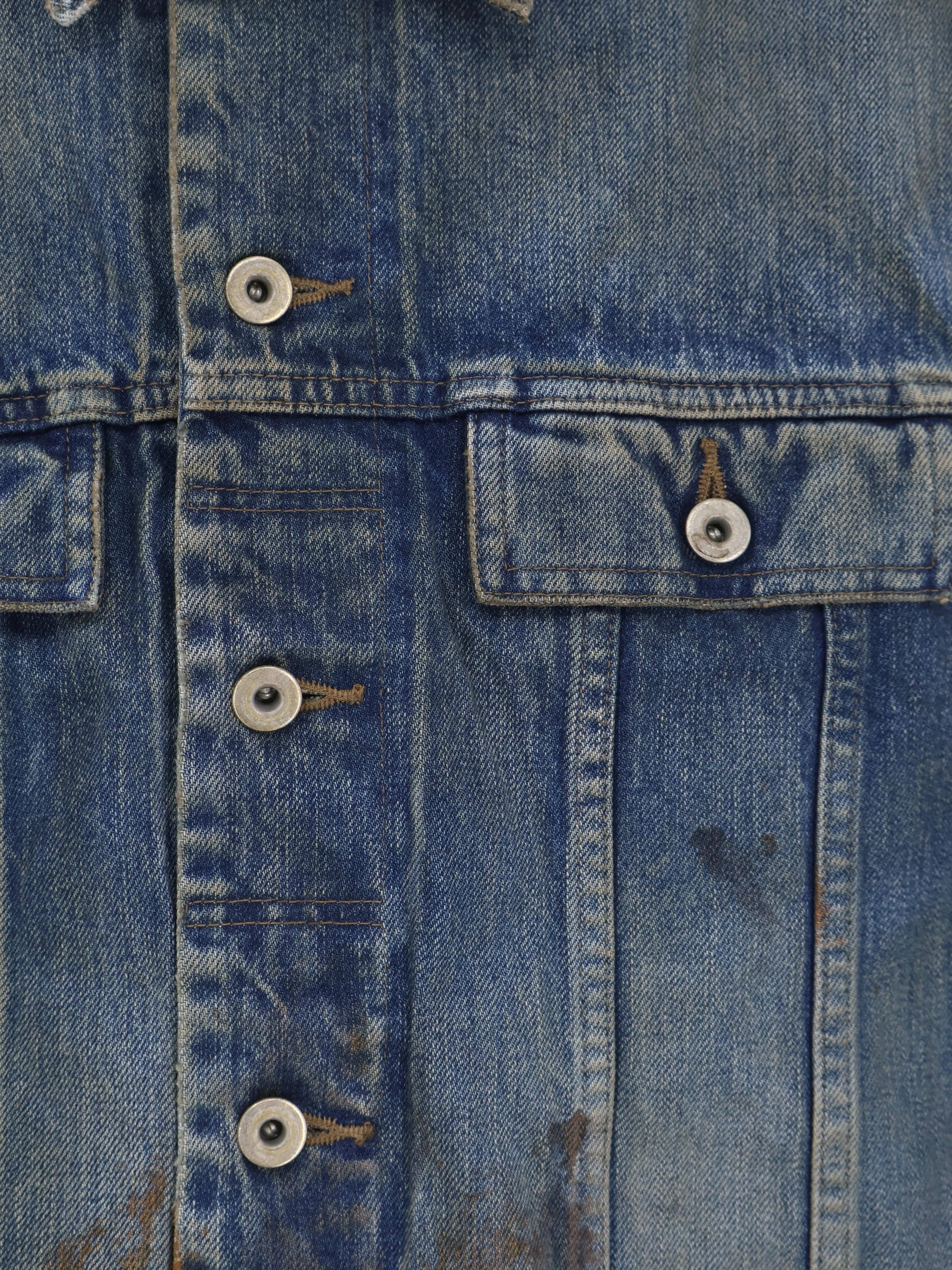 Sleeveless denim jacket.webp