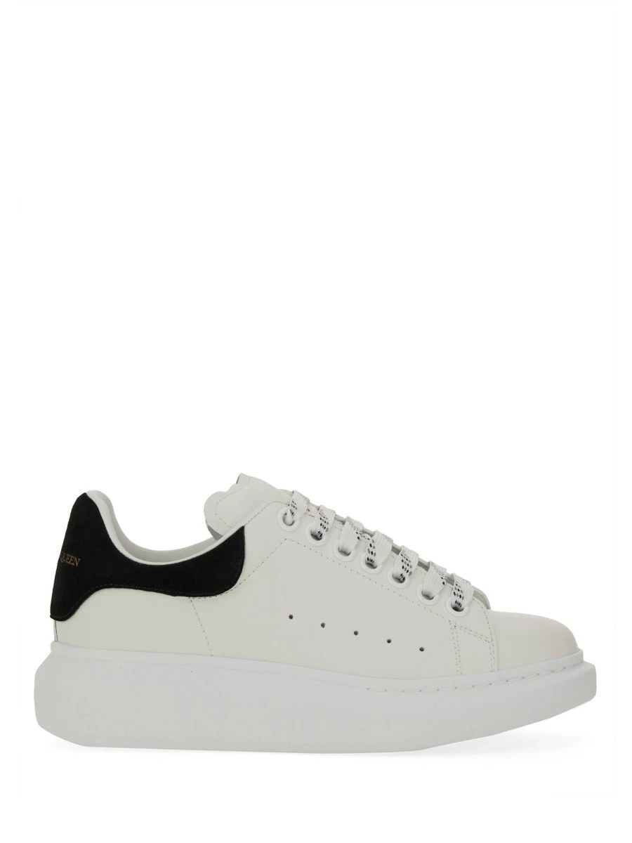 OVERSIZED SNEAKER.webp