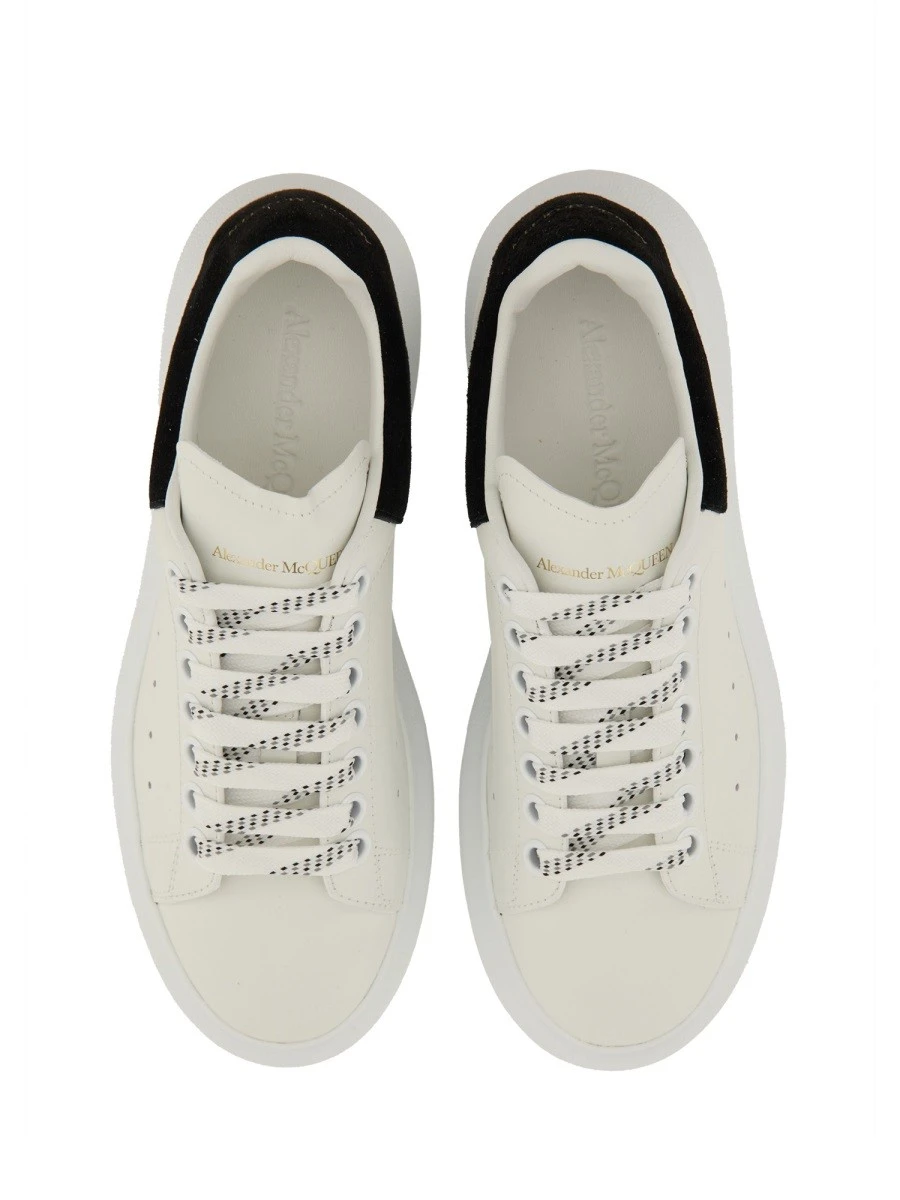 OVERSIZED SNEAKER.webp