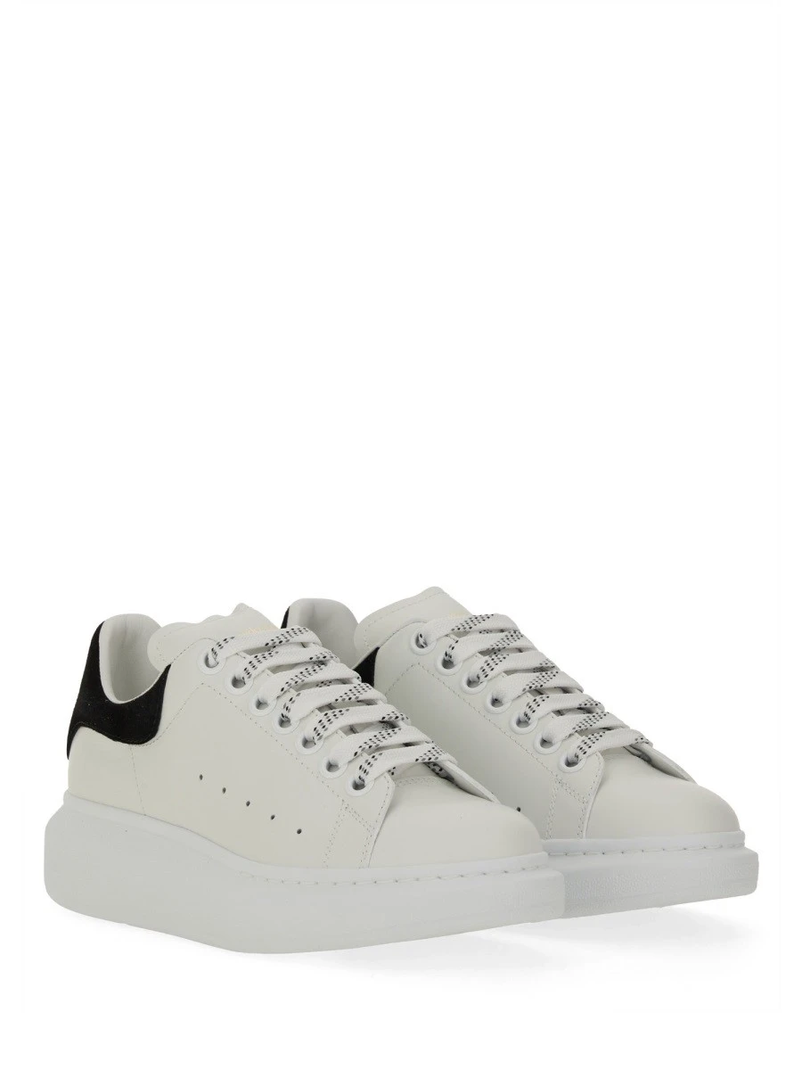 OVERSIZED SNEAKER.webp