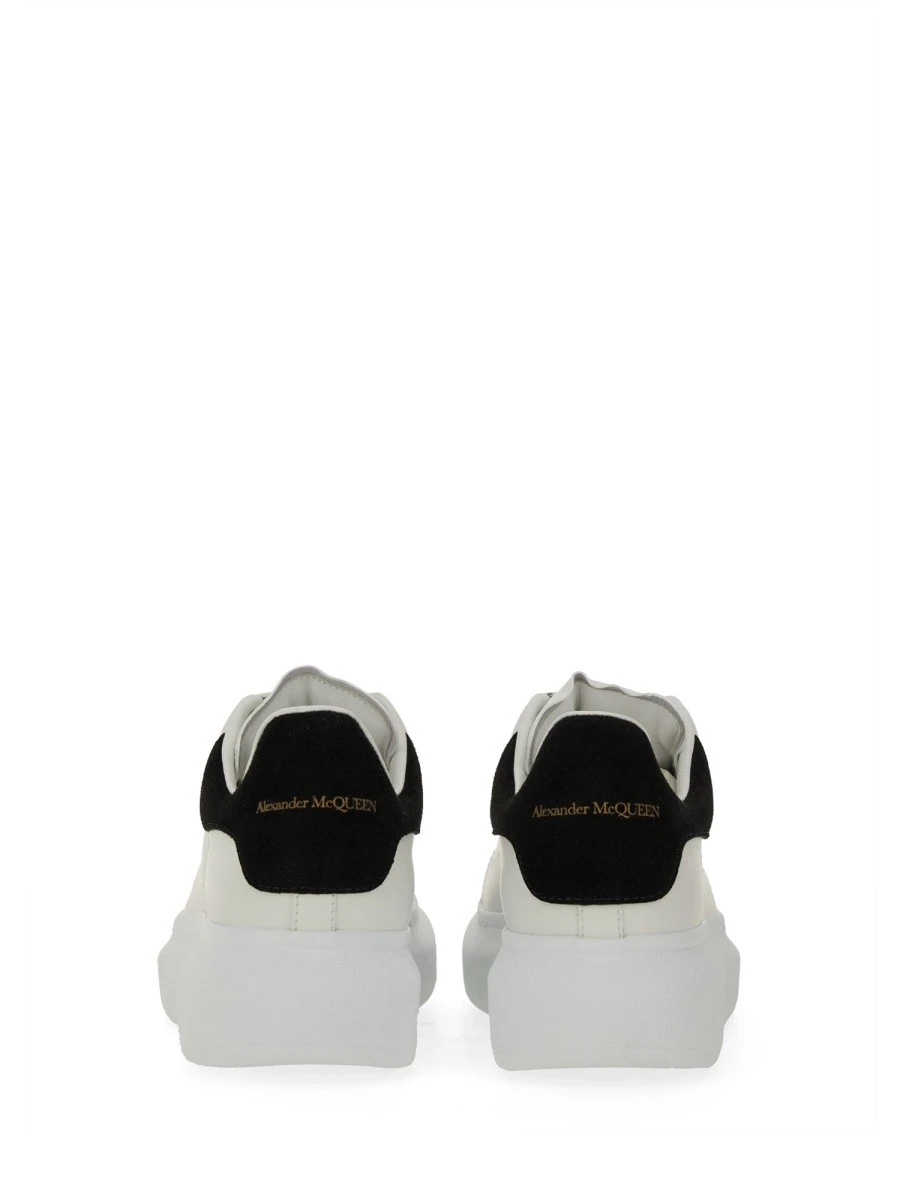 OVERSIZED SNEAKER.webp