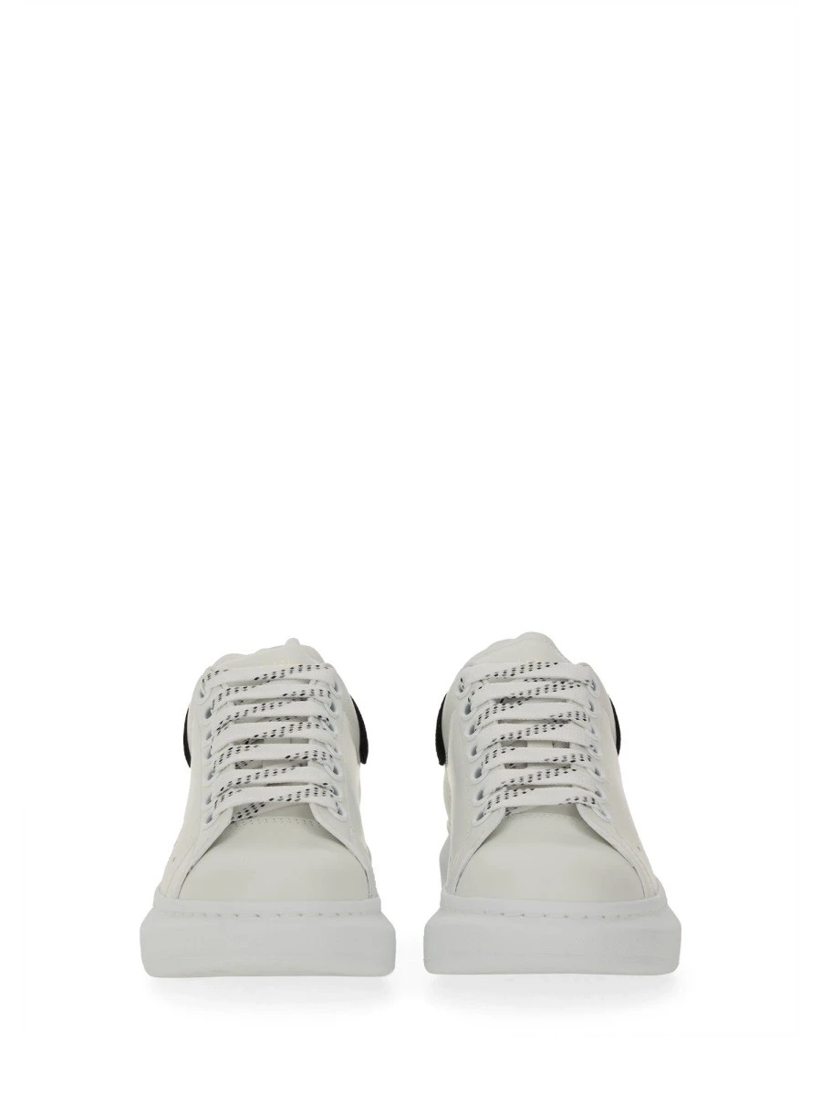 OVERSIZED SNEAKER.webp