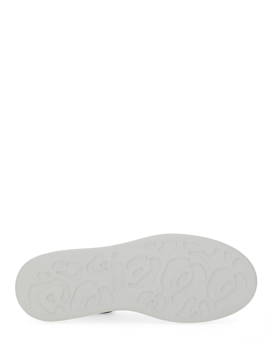 OVERSIZED SNEAKER.webp