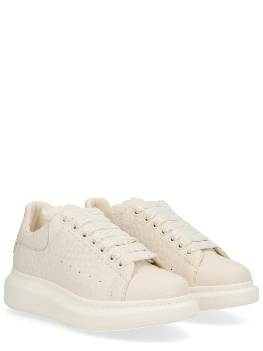 "OVERSIZE" SNEAKER.webp