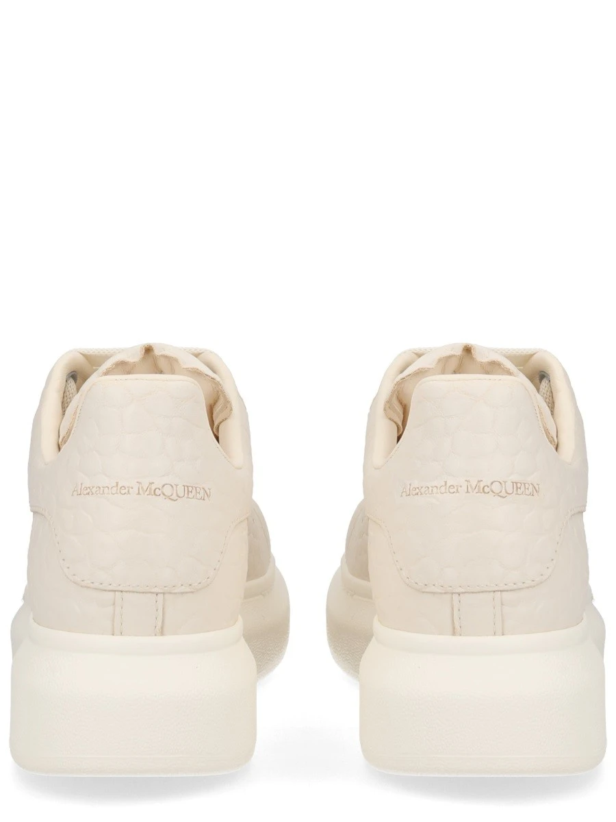 "OVERSIZE" SNEAKER.webp