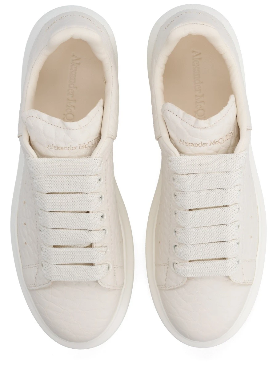 "OVERSIZE" SNEAKER.webp