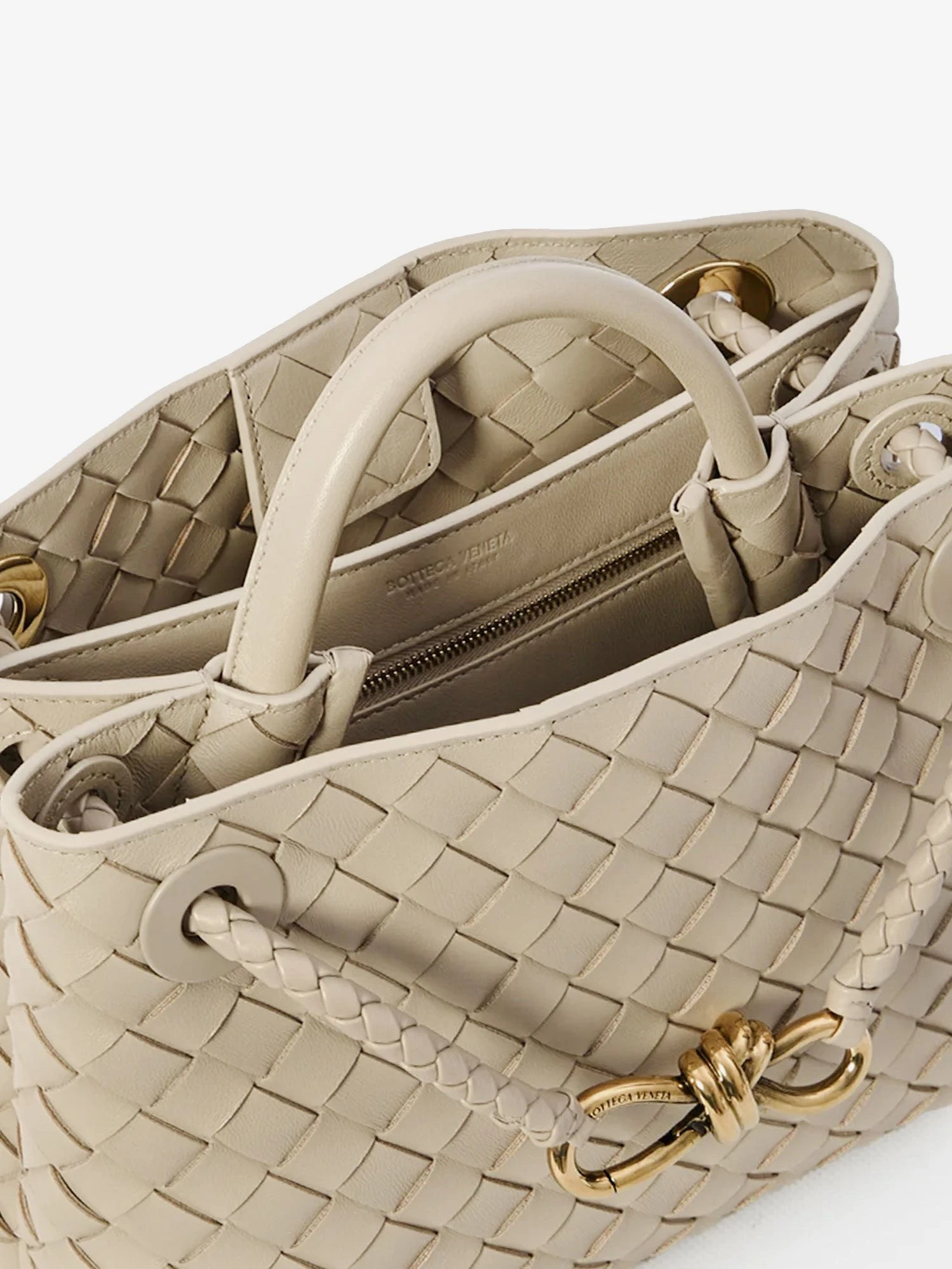 Andiamo leather shoulder bag with Intrecciato motif.webp