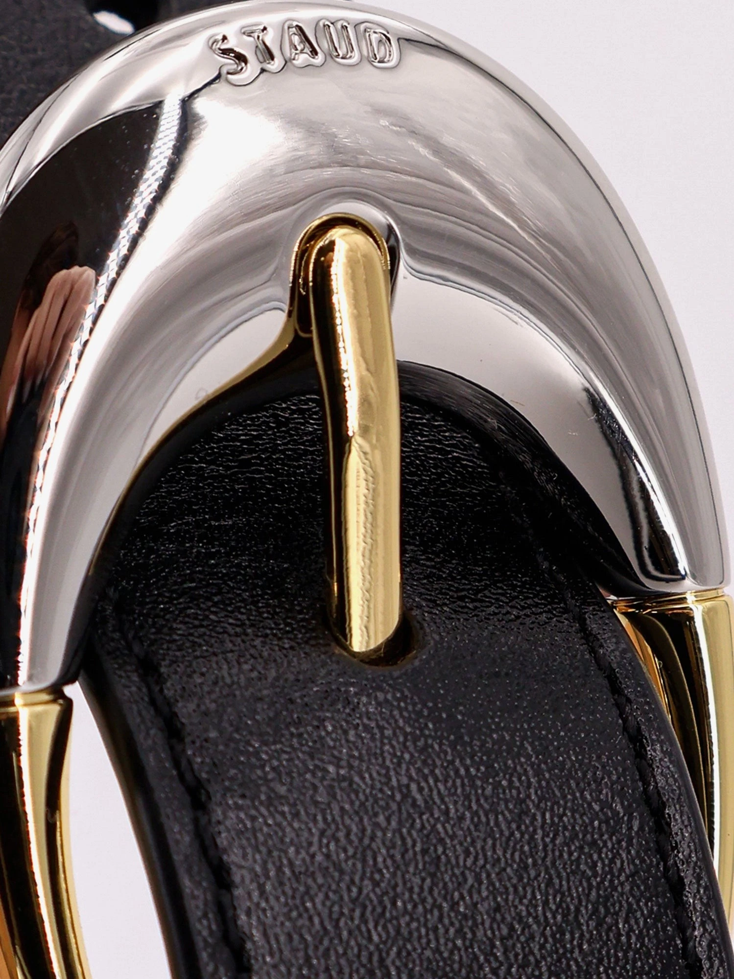 Leather shoulder bag.webp