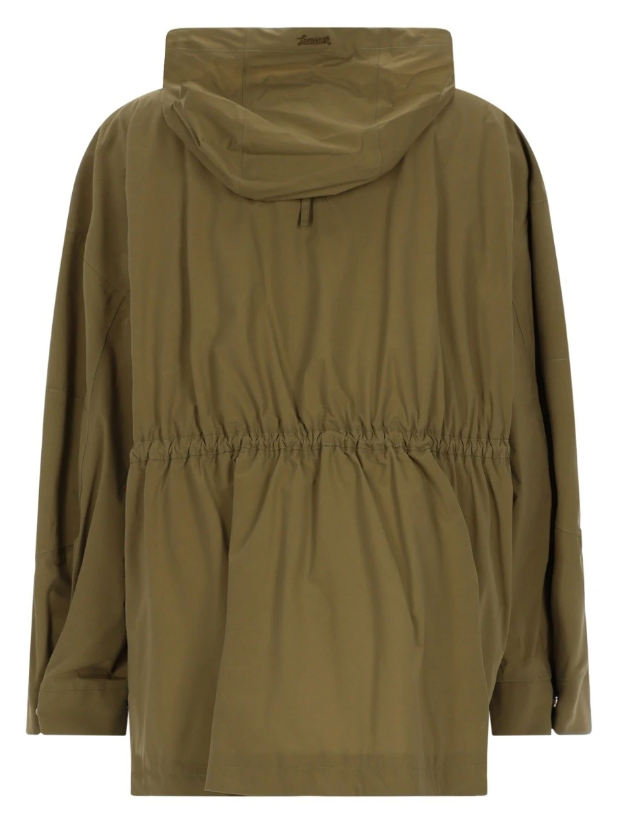 PARKA CORTO CON CAPPUCCIO.webp