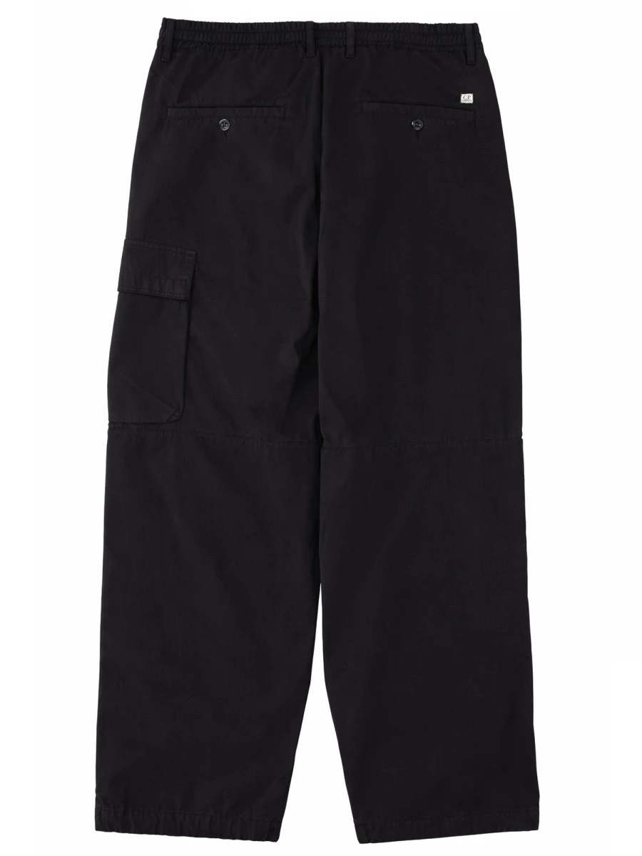 PANTALONE CARGO CON PATCH LOGO.webp