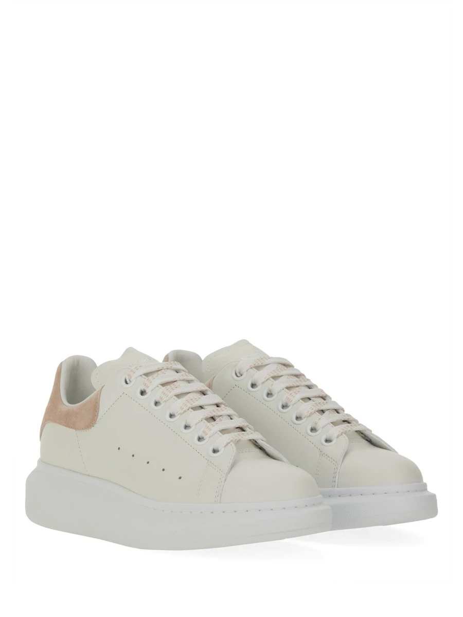 OVERSIZED SNEAKER.webp