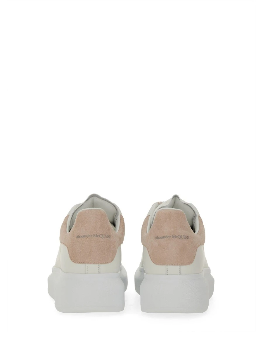 OVERSIZED SNEAKER.webp