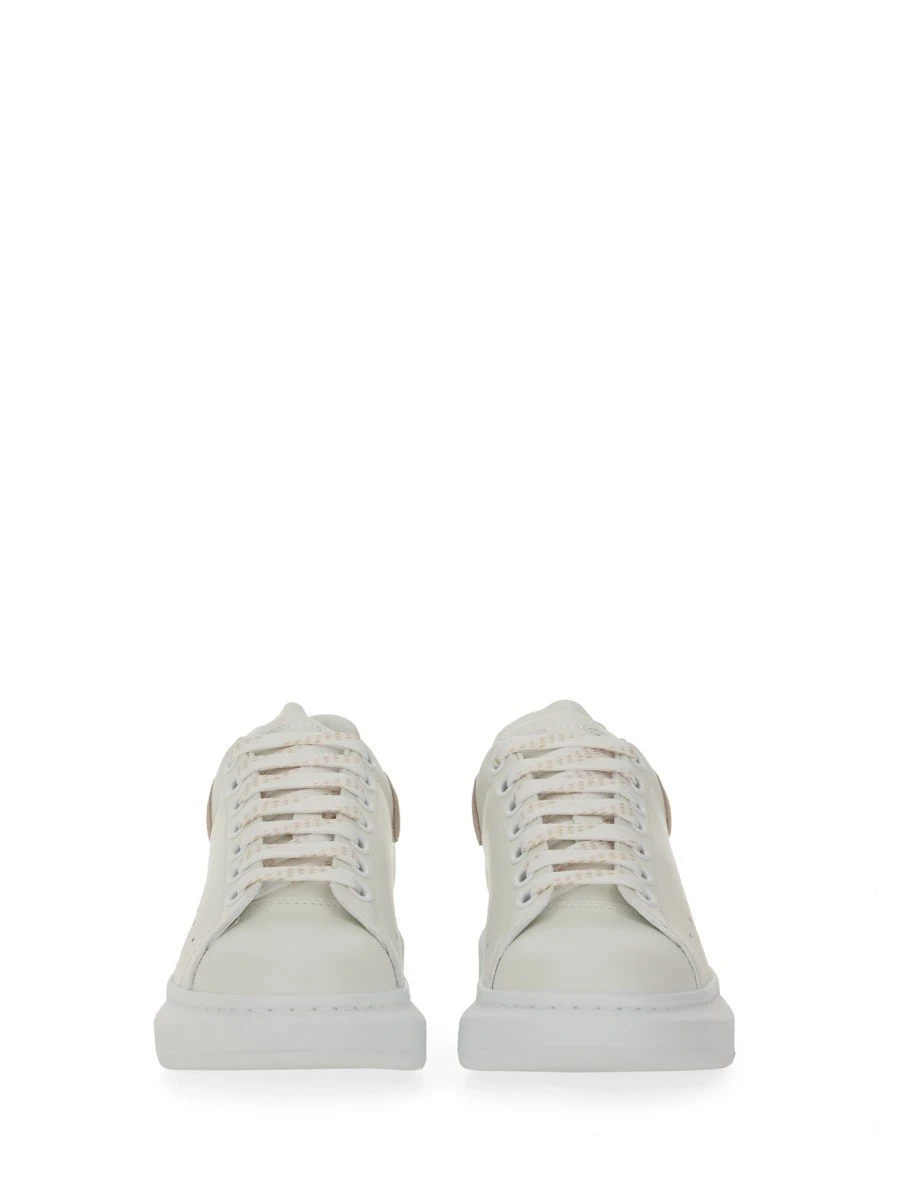 OVERSIZED SNEAKER.webp