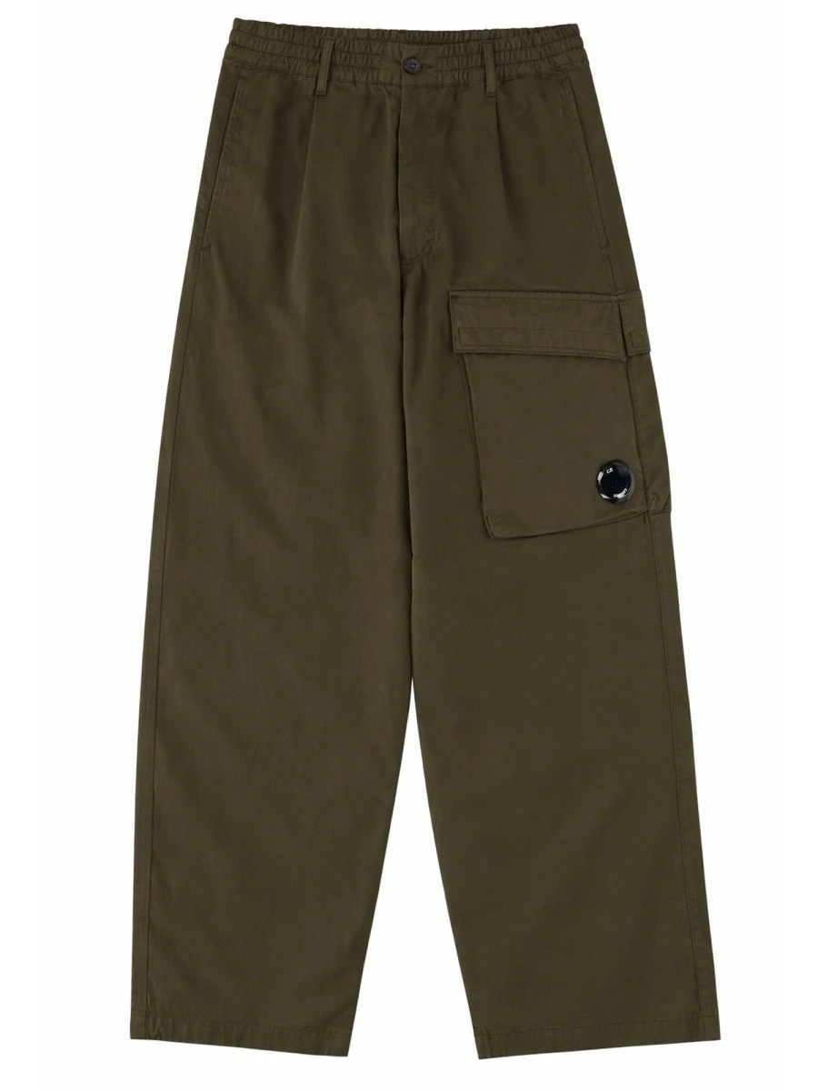 PANTALONE CARGO CON PATCH LOGO.webp