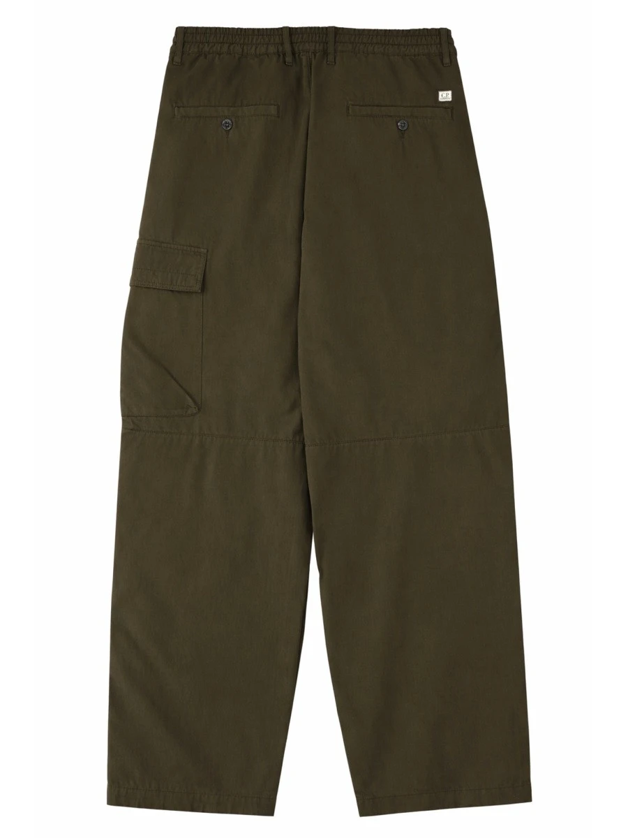 PANTALONE CARGO CON PATCH LOGO.webp