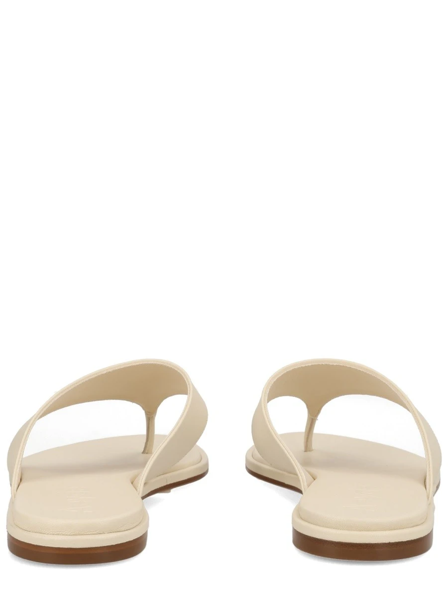 LEATHER THONG SANDAL.webp
