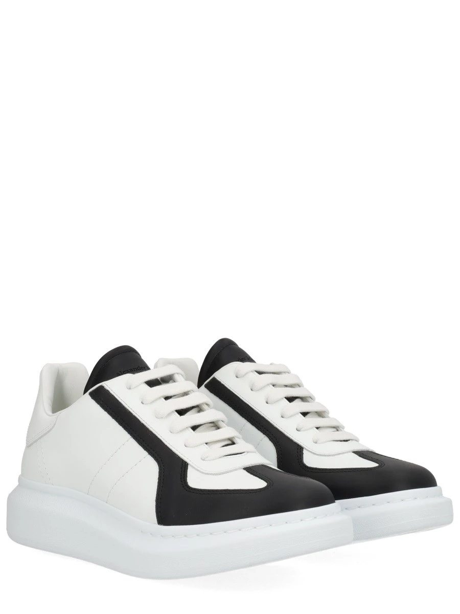 "OVERSIZE" SNEAKER.webp