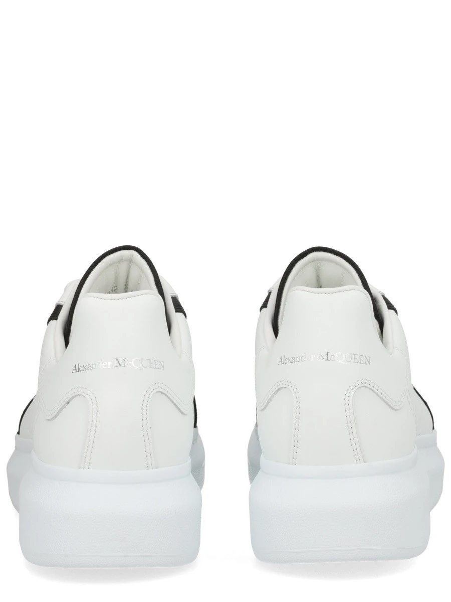 "OVERSIZE" SNEAKER.webp
