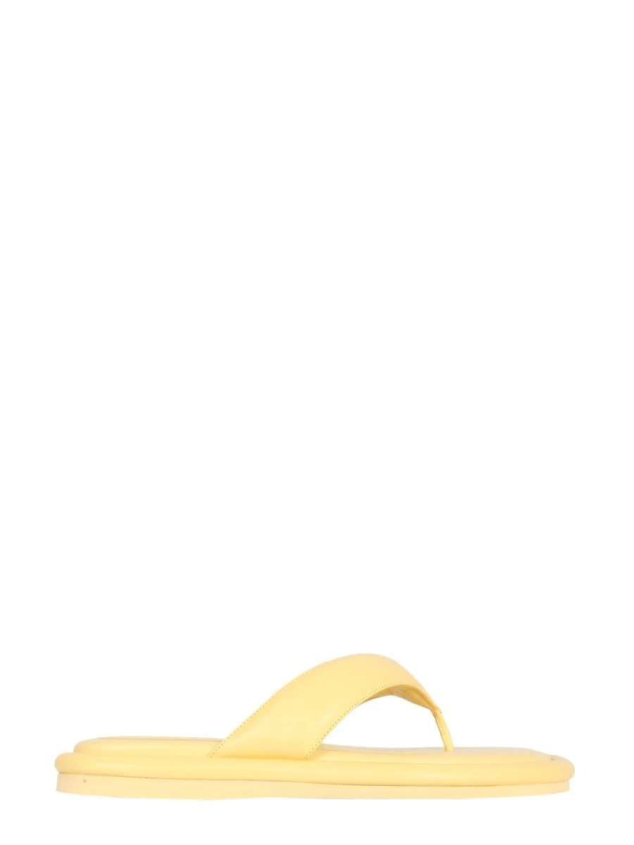 GIA 5 PUFFY FLAT SANDALS.webp