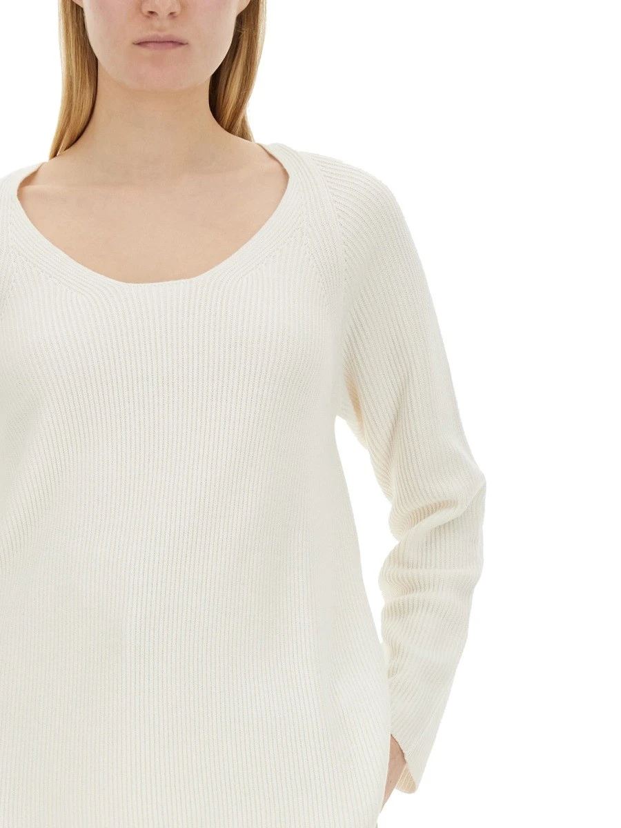 V-NECK SWEATER.webp