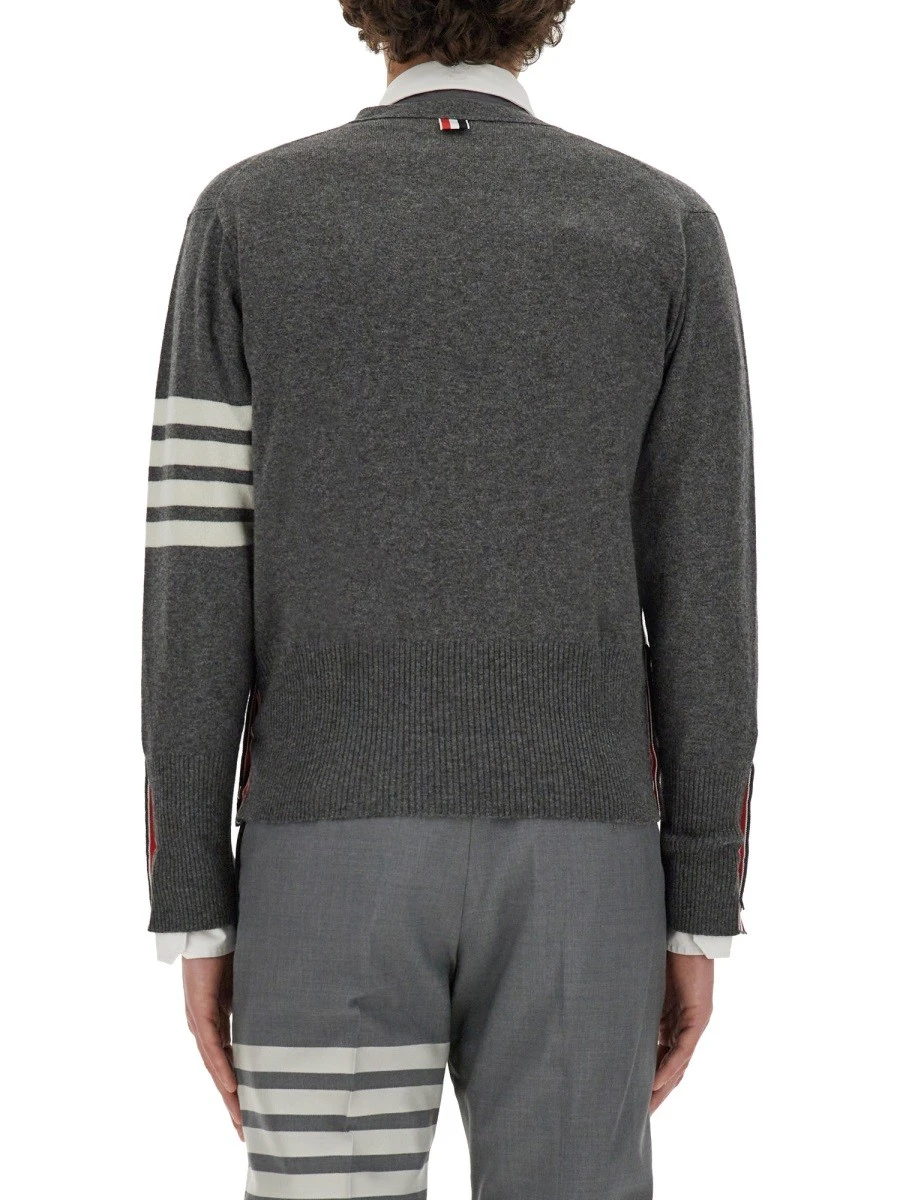 V-NECK CARDIGAN.webp