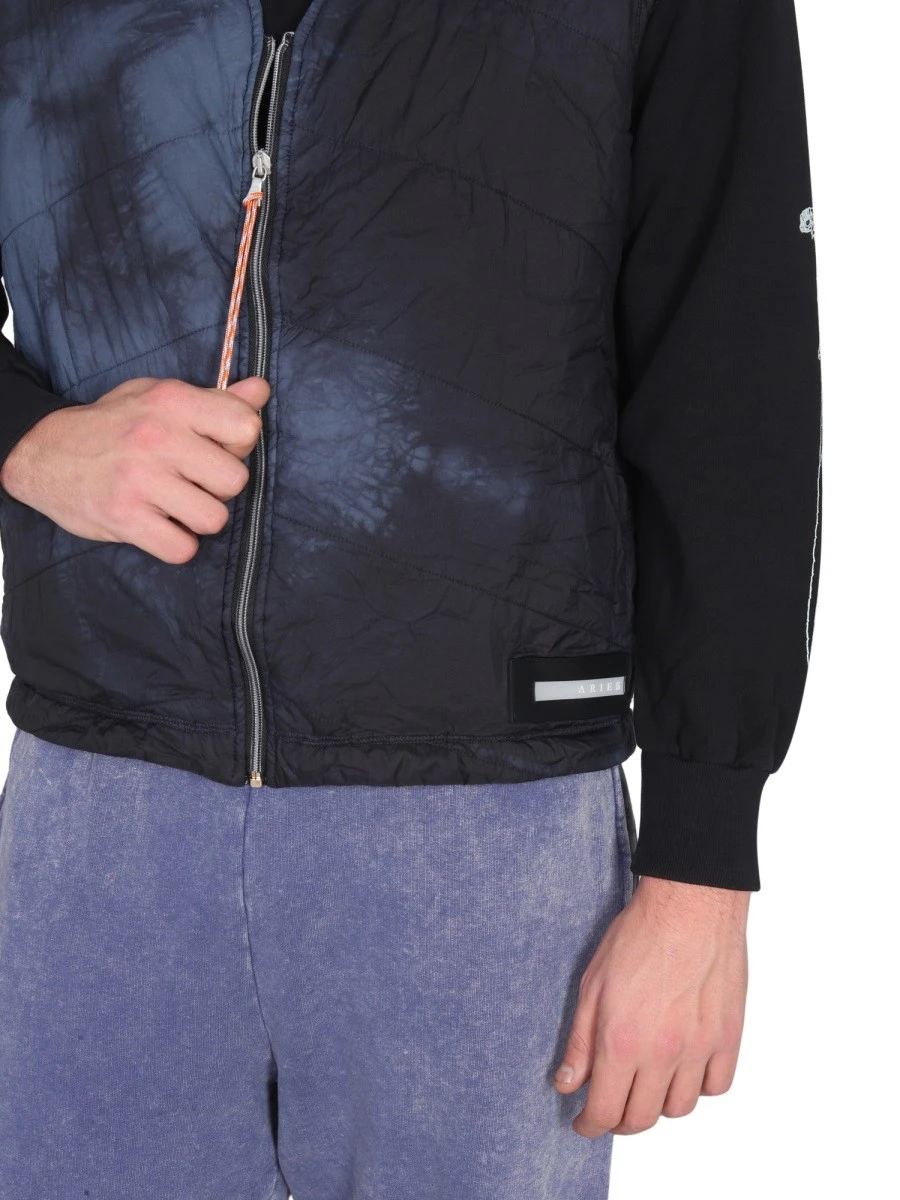 V-NECK VEST.webp