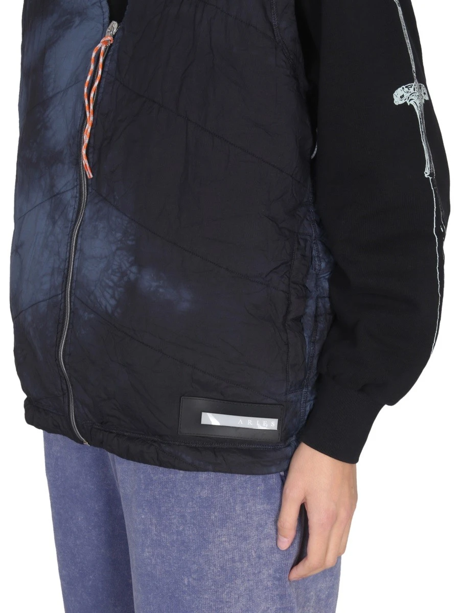 V-NECK VEST.webp