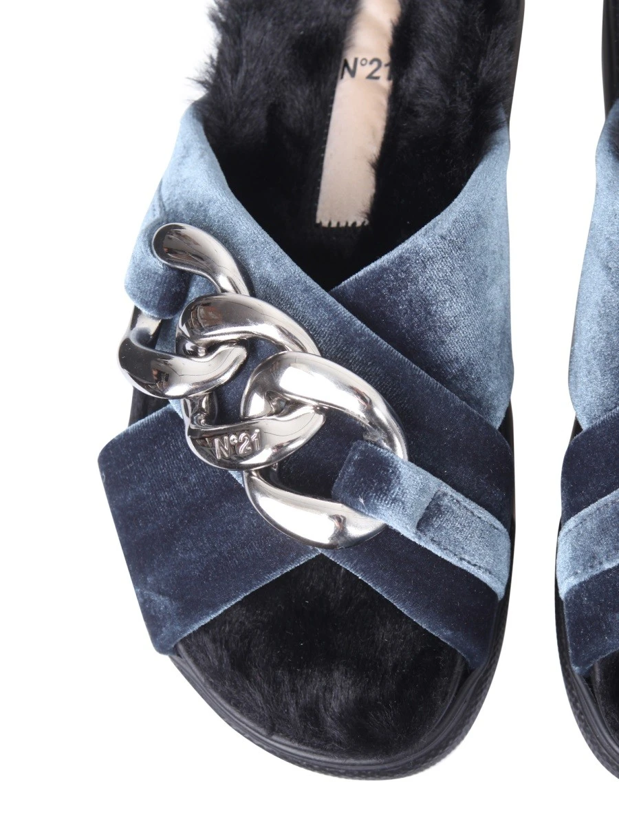 SANDALS WITH OVERSIZED CHAIN.webp